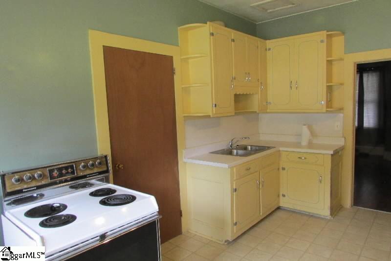 6 Townsend Street Laurens, SC 29360 - Photo 8 of 19