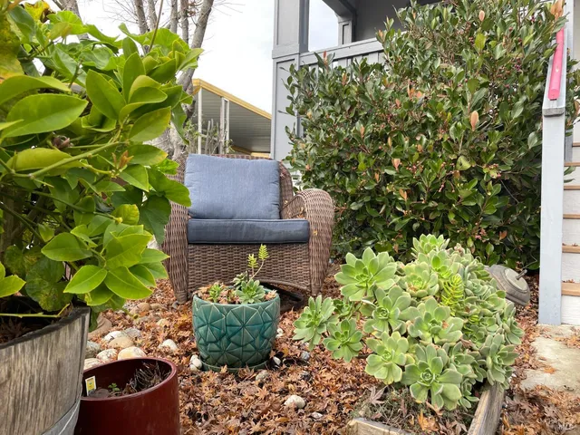 $299,000 | 6 North Napa Drive, Petaluma, CA 94954