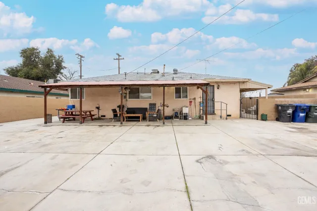 $320,000 | Undisclosed Address, Bakersfield, CA 93304