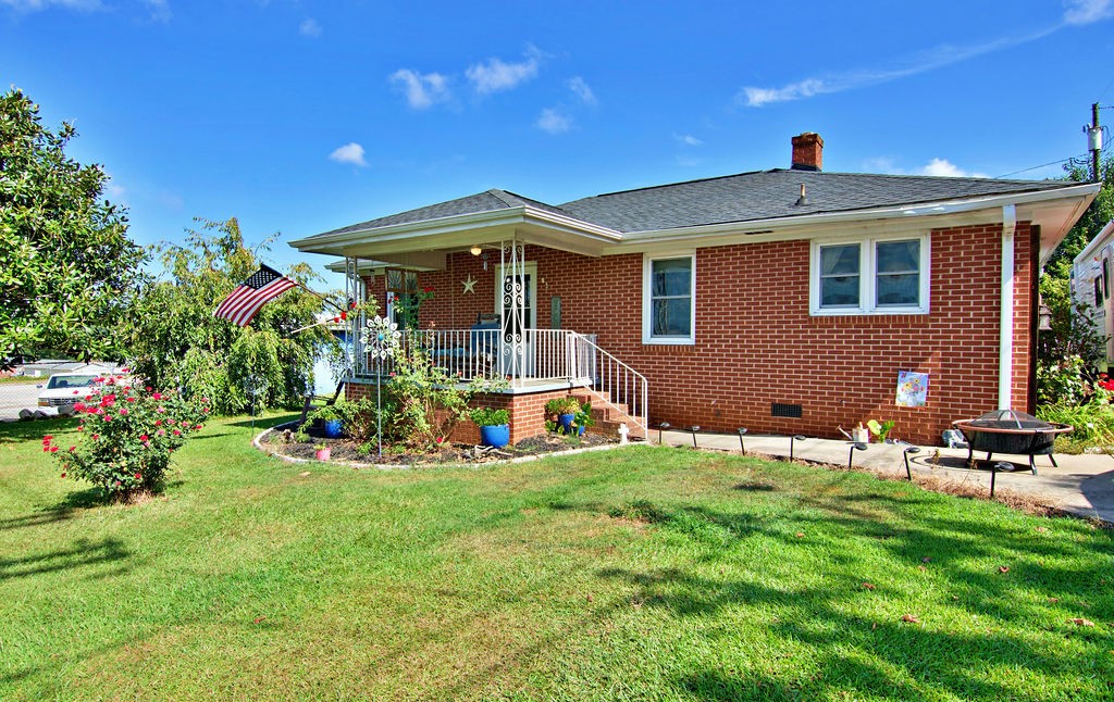 103 Daniel Avenue Seneca, SC 29678 - Photo 2 of 20
