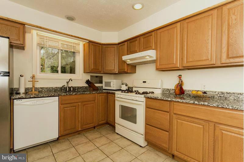 7625 Carla Road Baltimore, MD 21208 - Photo 11 of 28 Kitchen