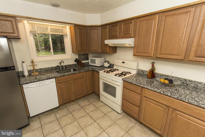 7625 Carla Road Baltimore, MD 21208 - Photo 12 of 28 Kitchen 2