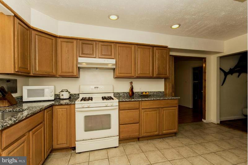 7625 Carla Road Baltimore, MD 21208 - Photo 14 of 28 Kitchen 4