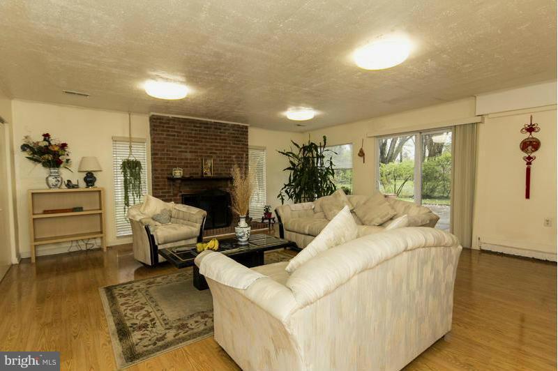 7625 Carla Road Baltimore, MD 21208 - Photo 19 of 28 Family Room 5