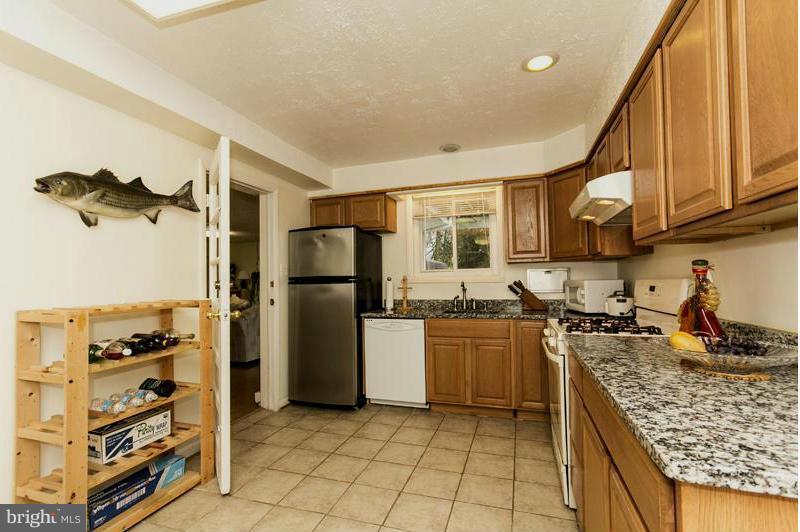 7625 Carla Road Baltimore, MD 21208 - Photo 10 of 28 Kitchen