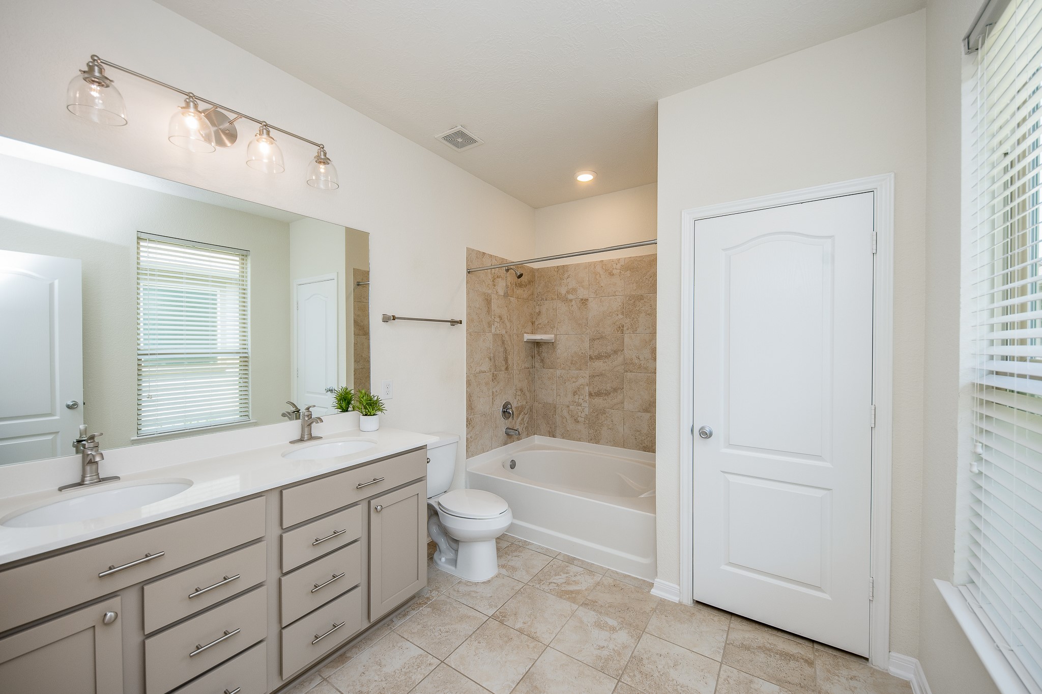 4614 Westgreen Ridge Road Katy, TX 77449 - Photo 15 of 28 Primary Bathroom