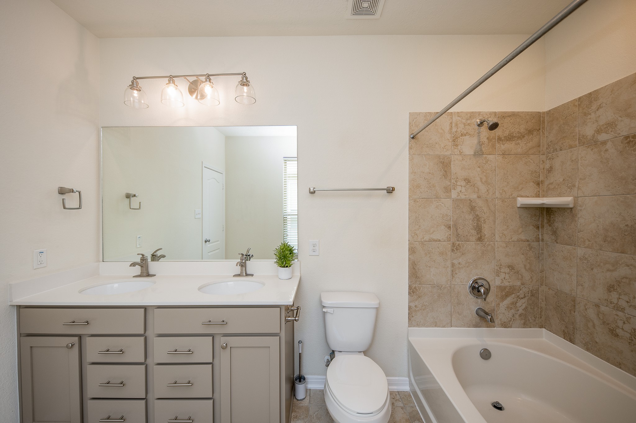 4614 Westgreen Ridge Road Katy, TX 77449 - Photo 16 of 28 Primary Bathroom