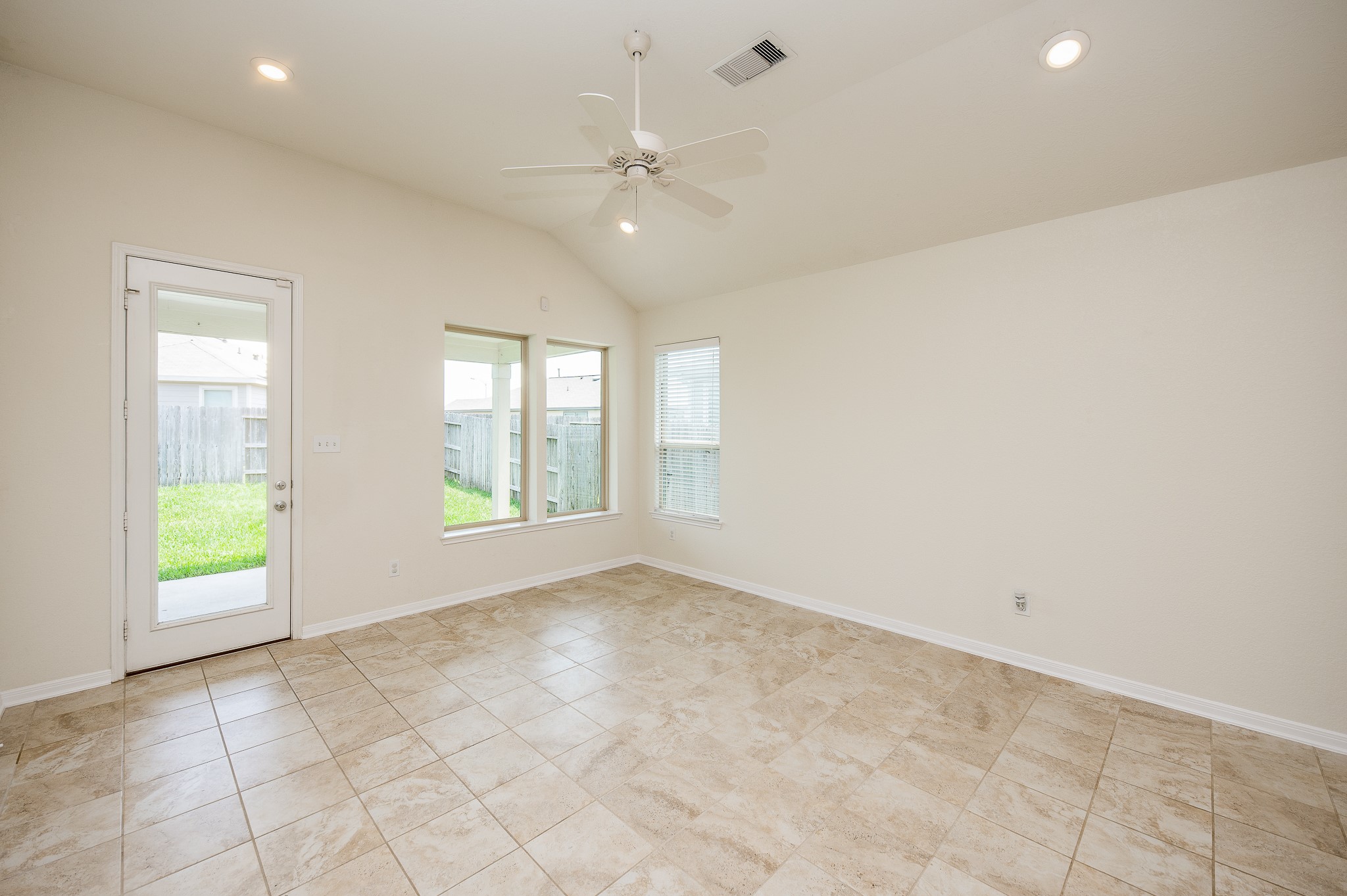 4614 Westgreen Ridge Road Katy, TX 77449 - Photo 10 of 28 Living Room