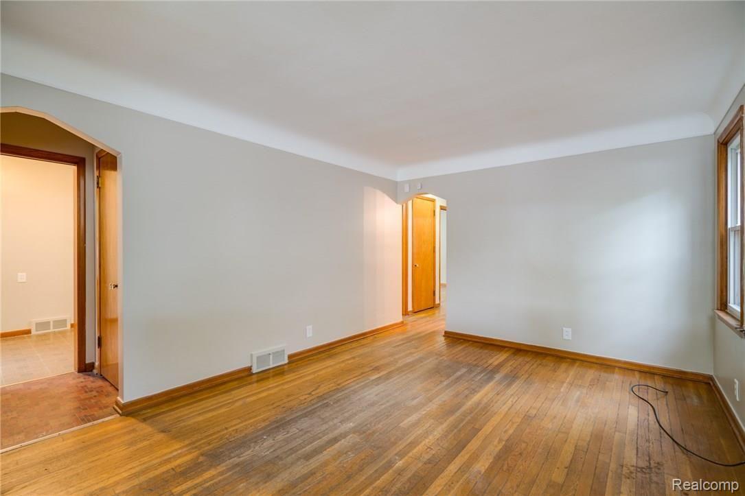 7554 Rivard Avenue Warren, MI 48091 - Photo 11 of 32 Rivard-11.jpg