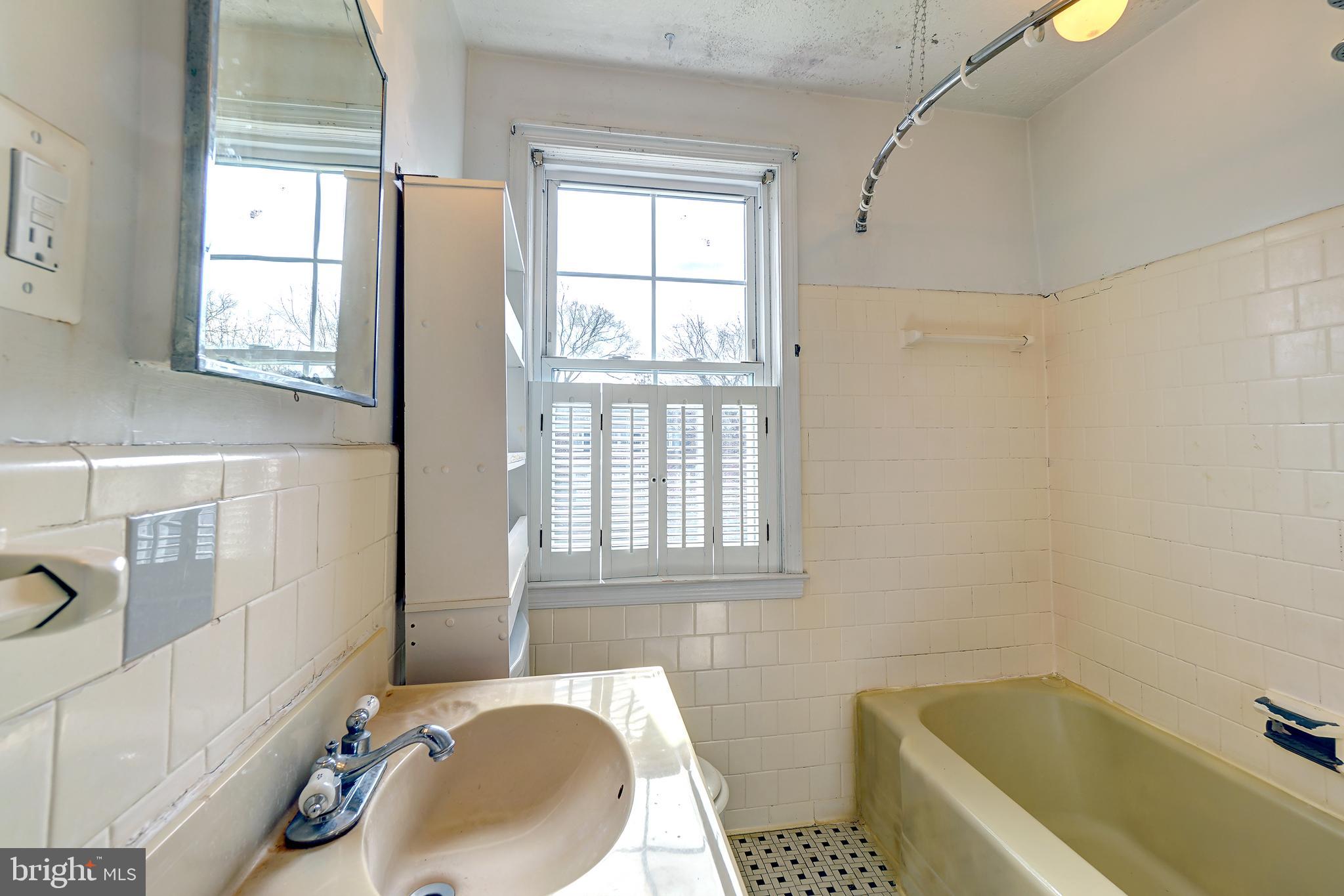 136 Brandon Road Baltimore, MD 21212 - Photo 31 of 45 Full Bathroom