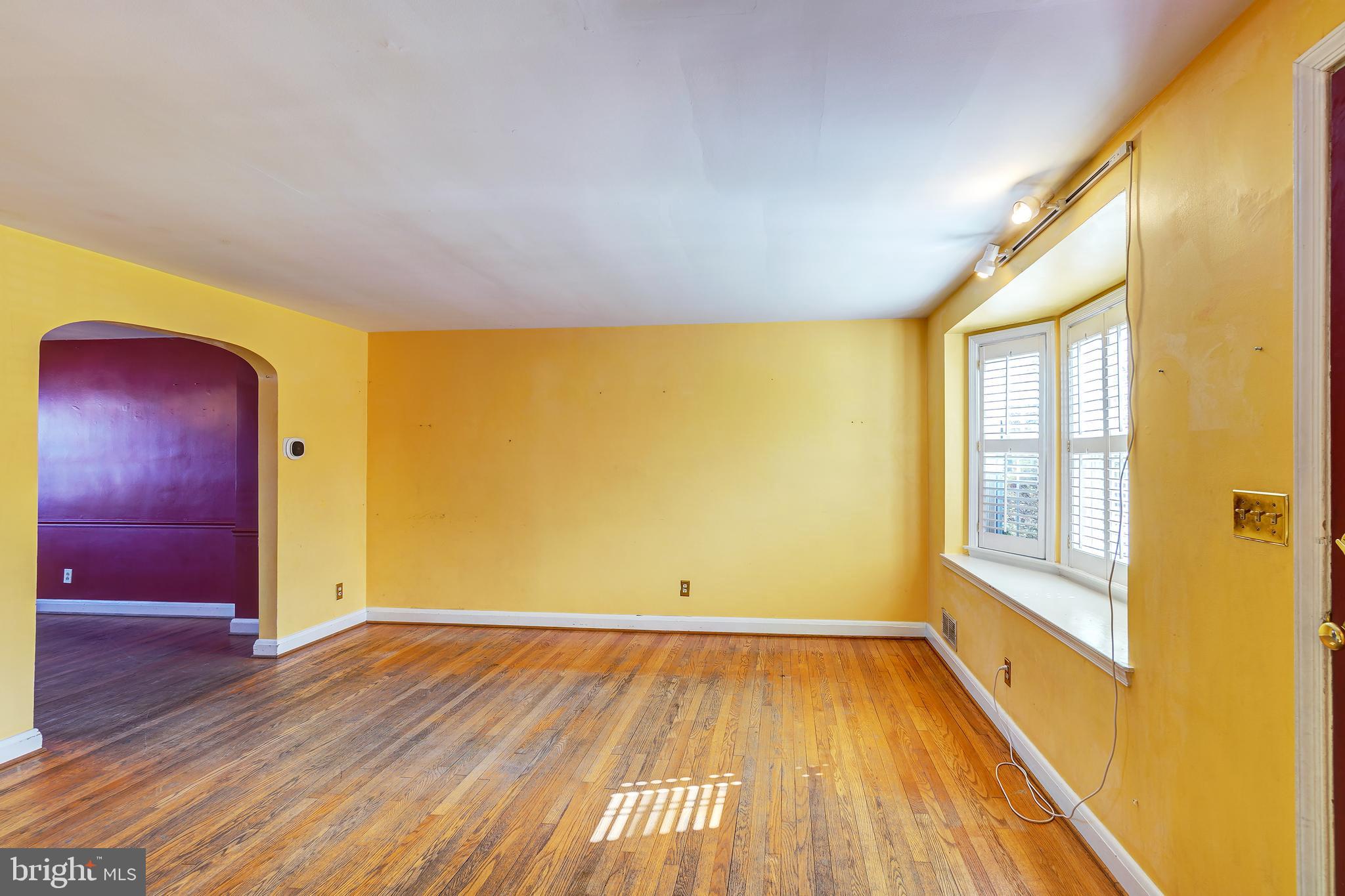 136 Brandon Road Baltimore, MD 21212 - Photo 6 of 45 Living Room