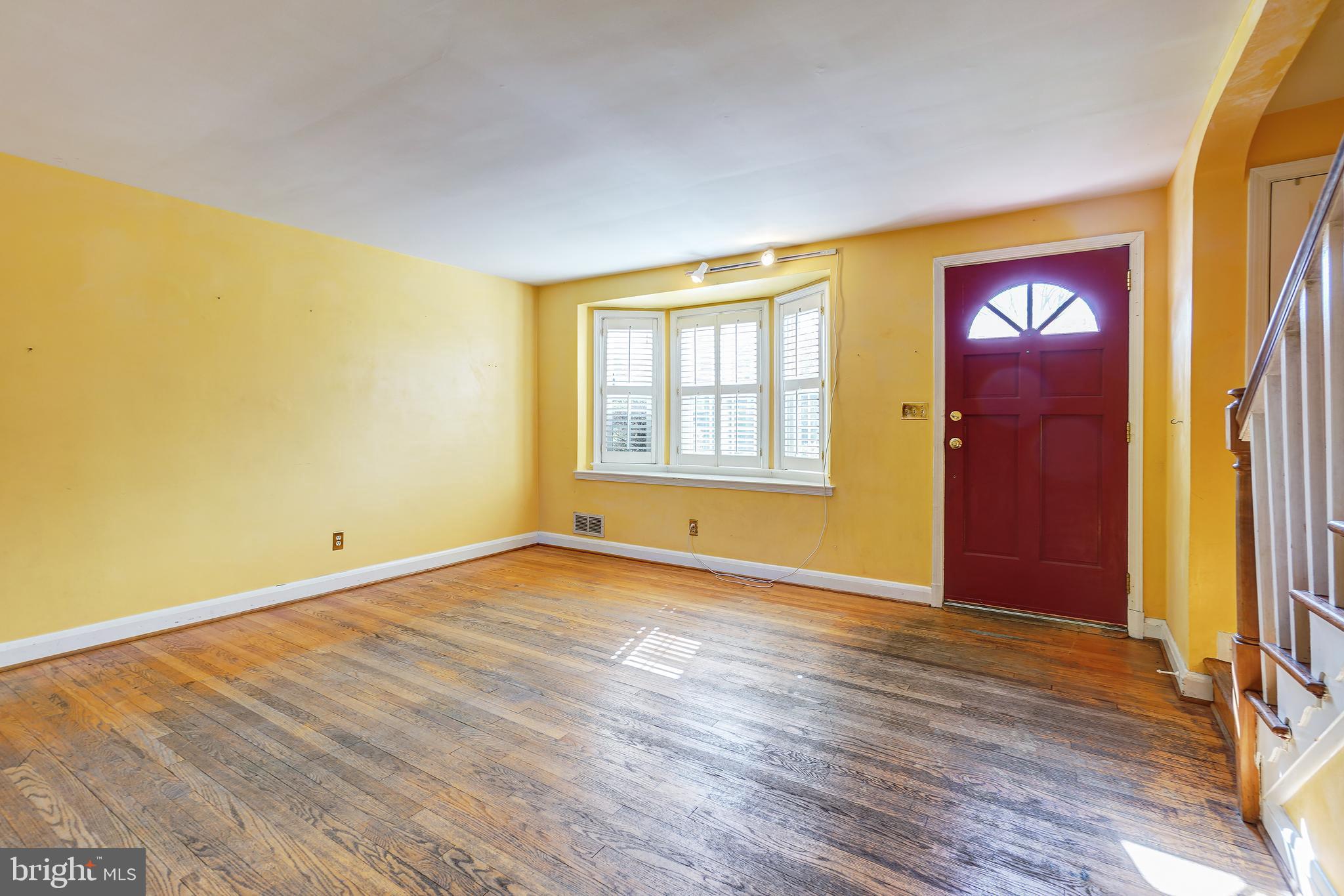 136 Brandon Road Baltimore, MD 21212 - Photo 7 of 45 Living Room