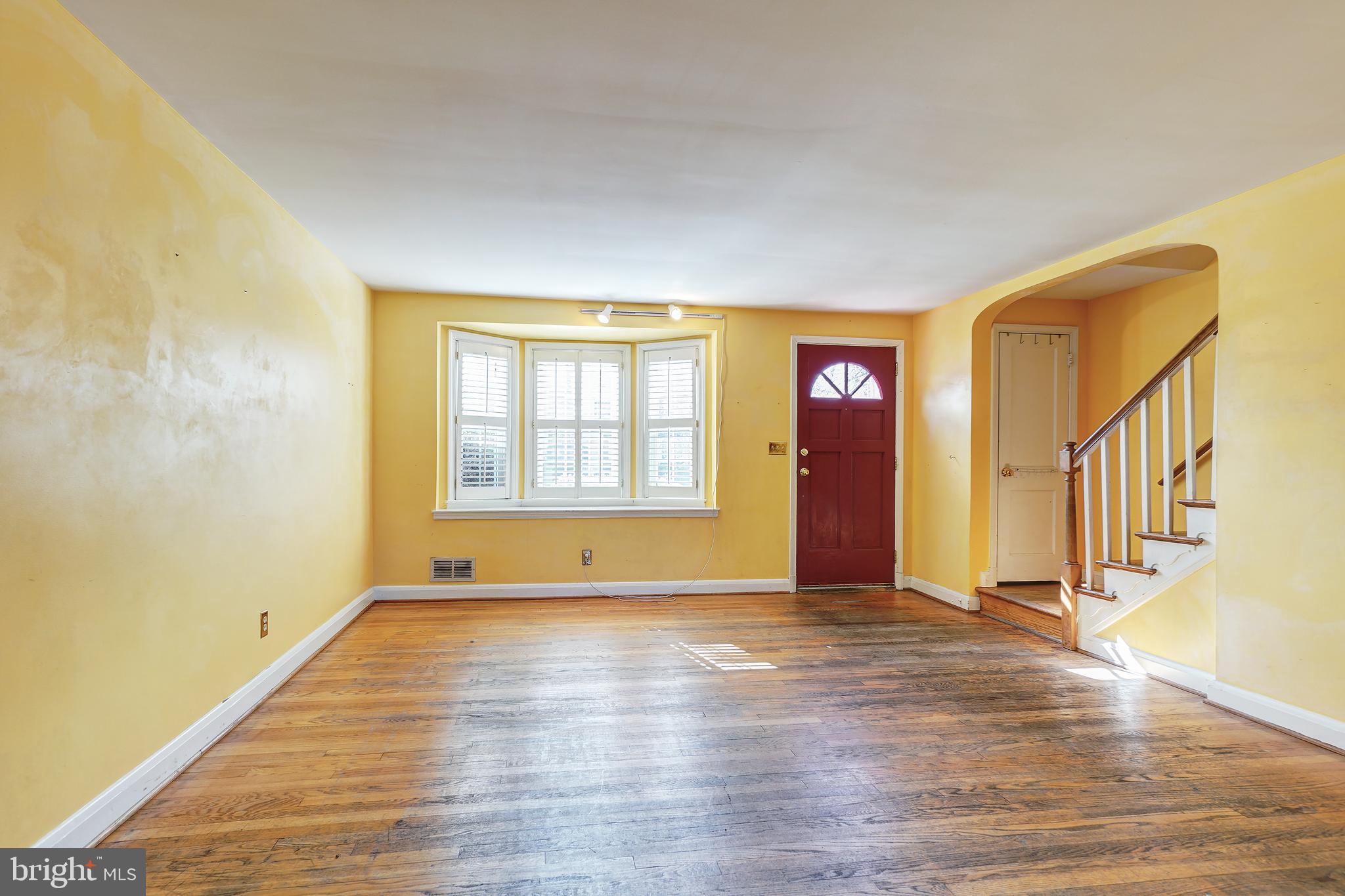 136 Brandon Road Baltimore, MD 21212 - Photo 8 of 45 Living Room