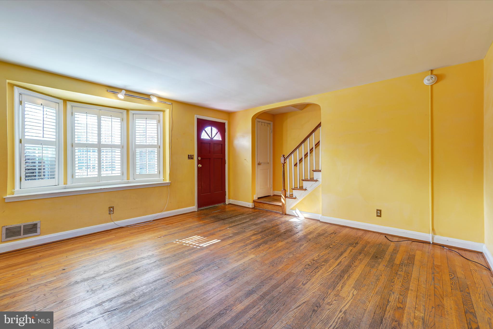 136 Brandon Road Baltimore, MD 21212 - Photo 9 of 45 Living Room