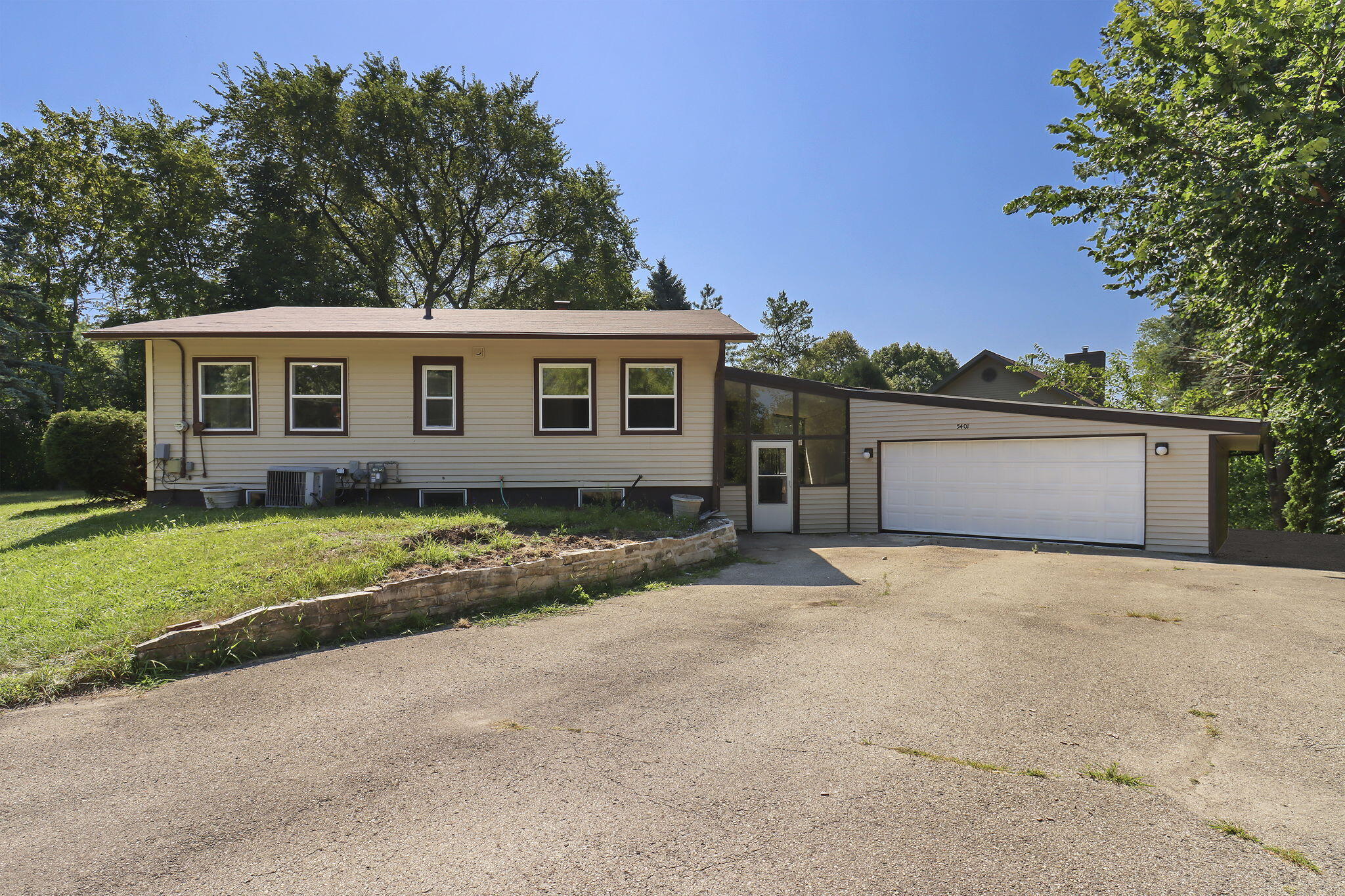 1-web-or-mls-5401 82nd St, Kenosha, WI -
