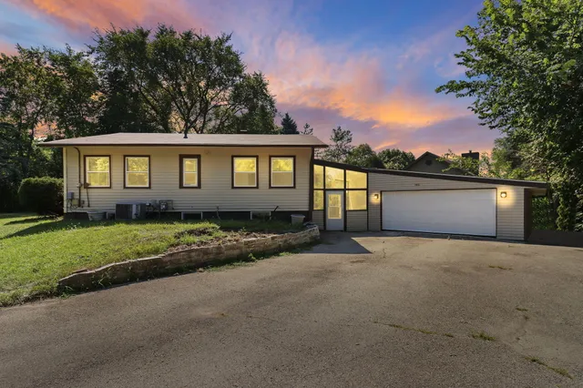 $319,000 | 5401 82nd Street, Pleasant Prairie, WI 53142