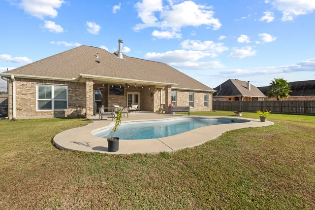 $410,000 | 621 Pioneer Drive, Bridge City, TX 77611