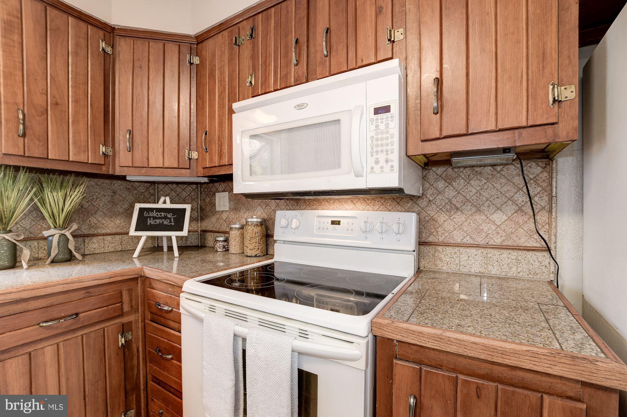 17208 Pinebrook Drive Silver Spring, MD 20905 - Photo 29 of 66 Granite Counters!