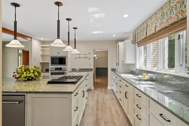 $949,000 | 133 Sargent Road, Holderness, NH 03245