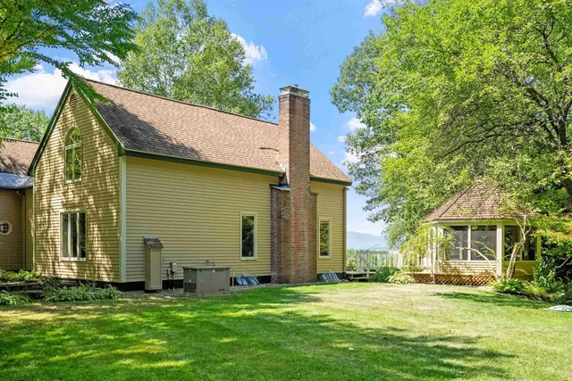 $949,000 | 133 Sargent Road, Holderness, NH 03245