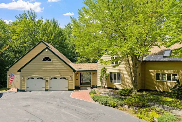 $949,000 | 133 Sargent Road, Holderness, NH 03245