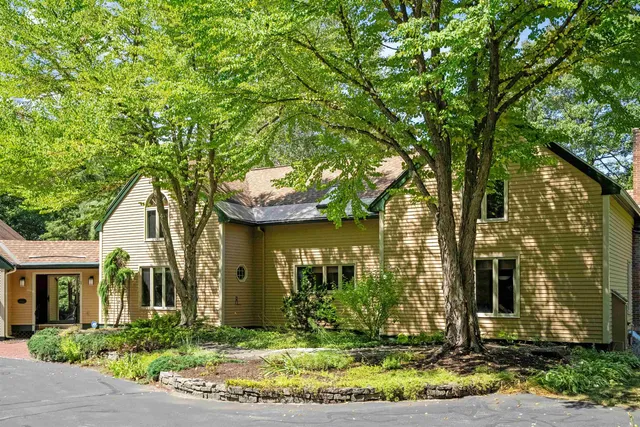 $949,000 | 133 Sargent Road, Holderness, NH 03245