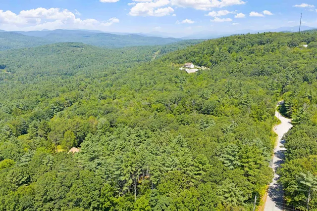 $949,000 | 133 Sargent Road, Holderness, NH 03245