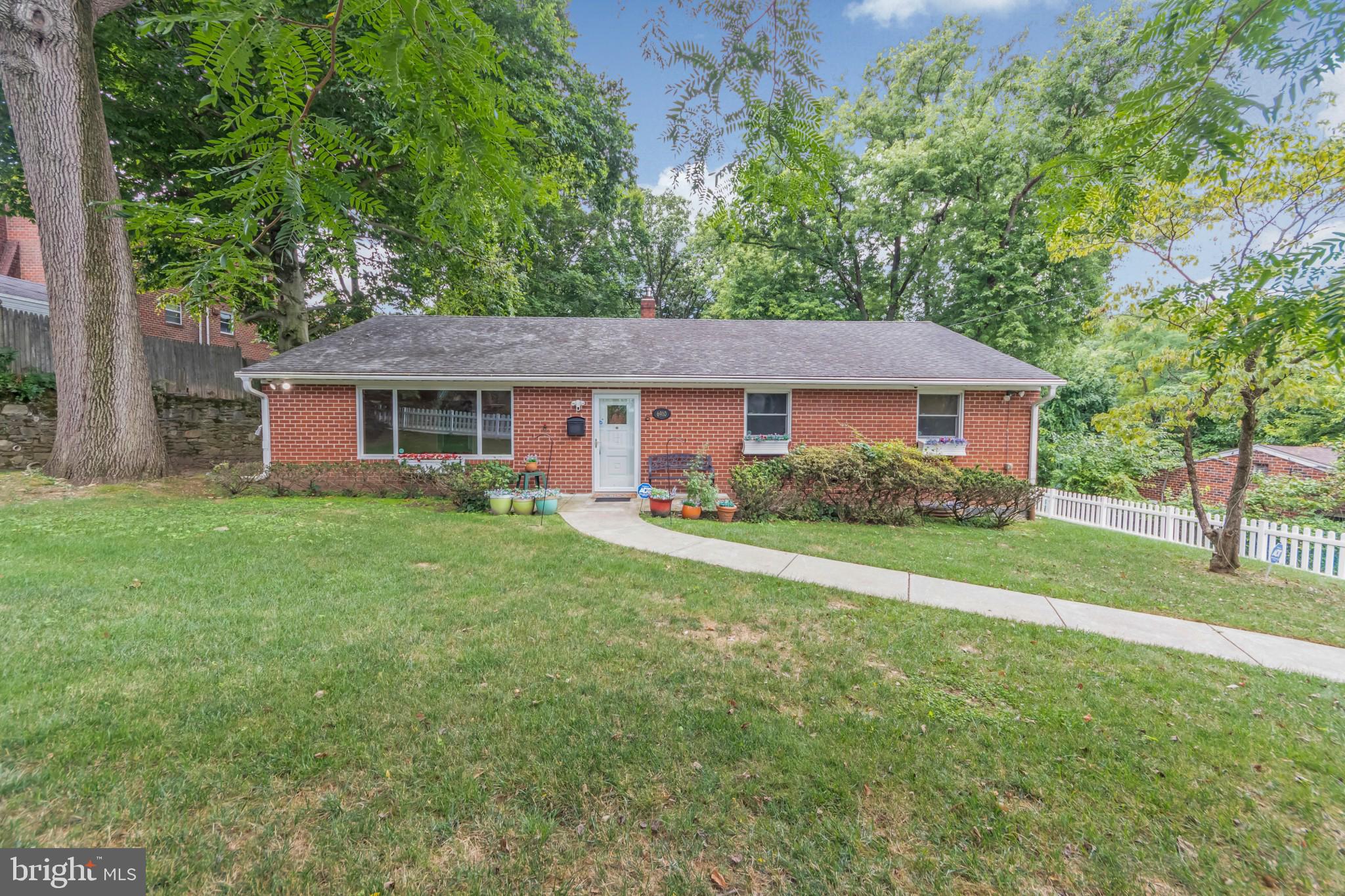 6910 Cliff Road Philadelphia, PA 19128 - Photo 2 of 31