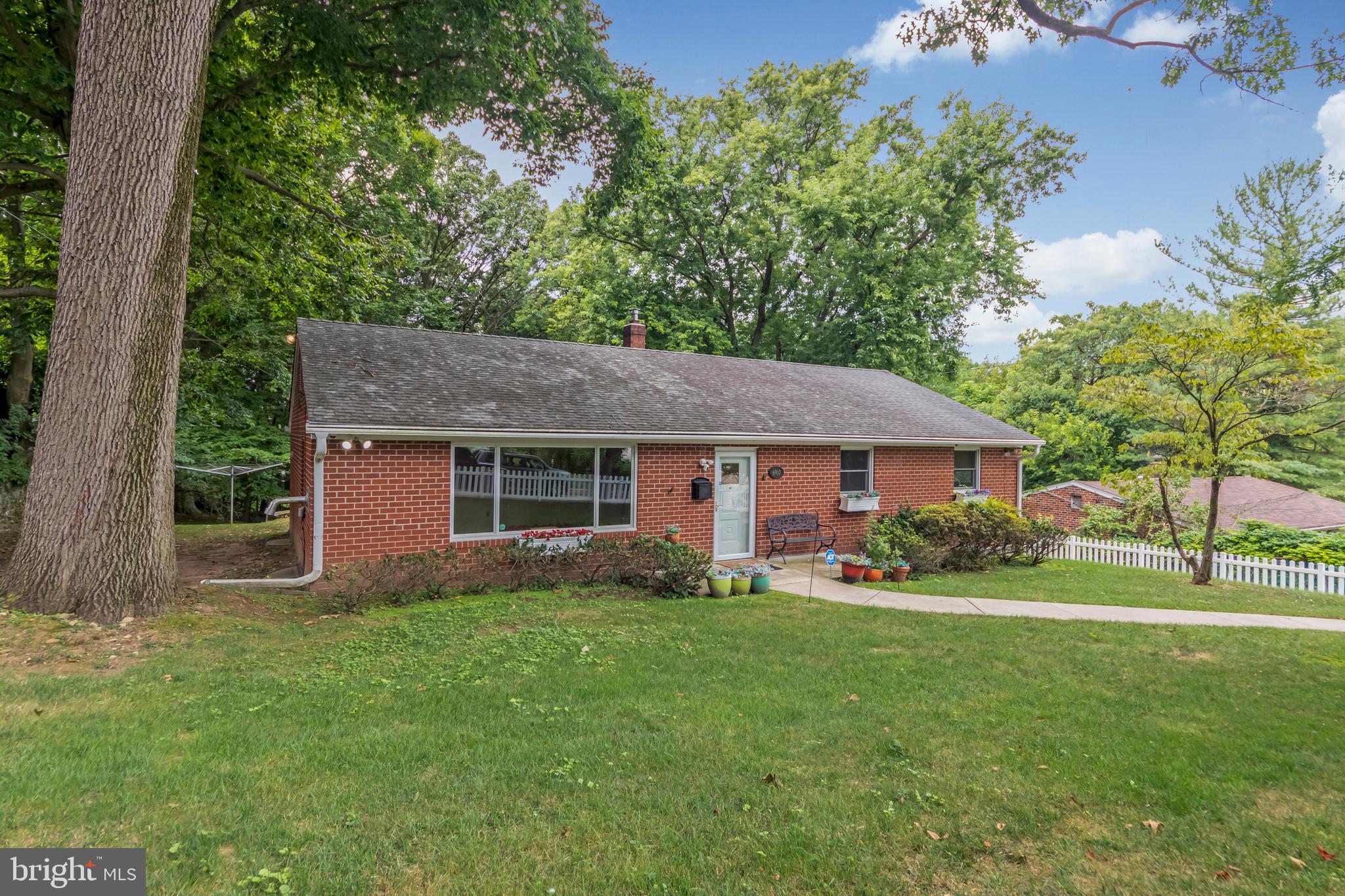 6910 Cliff Road Philadelphia, PA 19128 - Photo 3 of 31