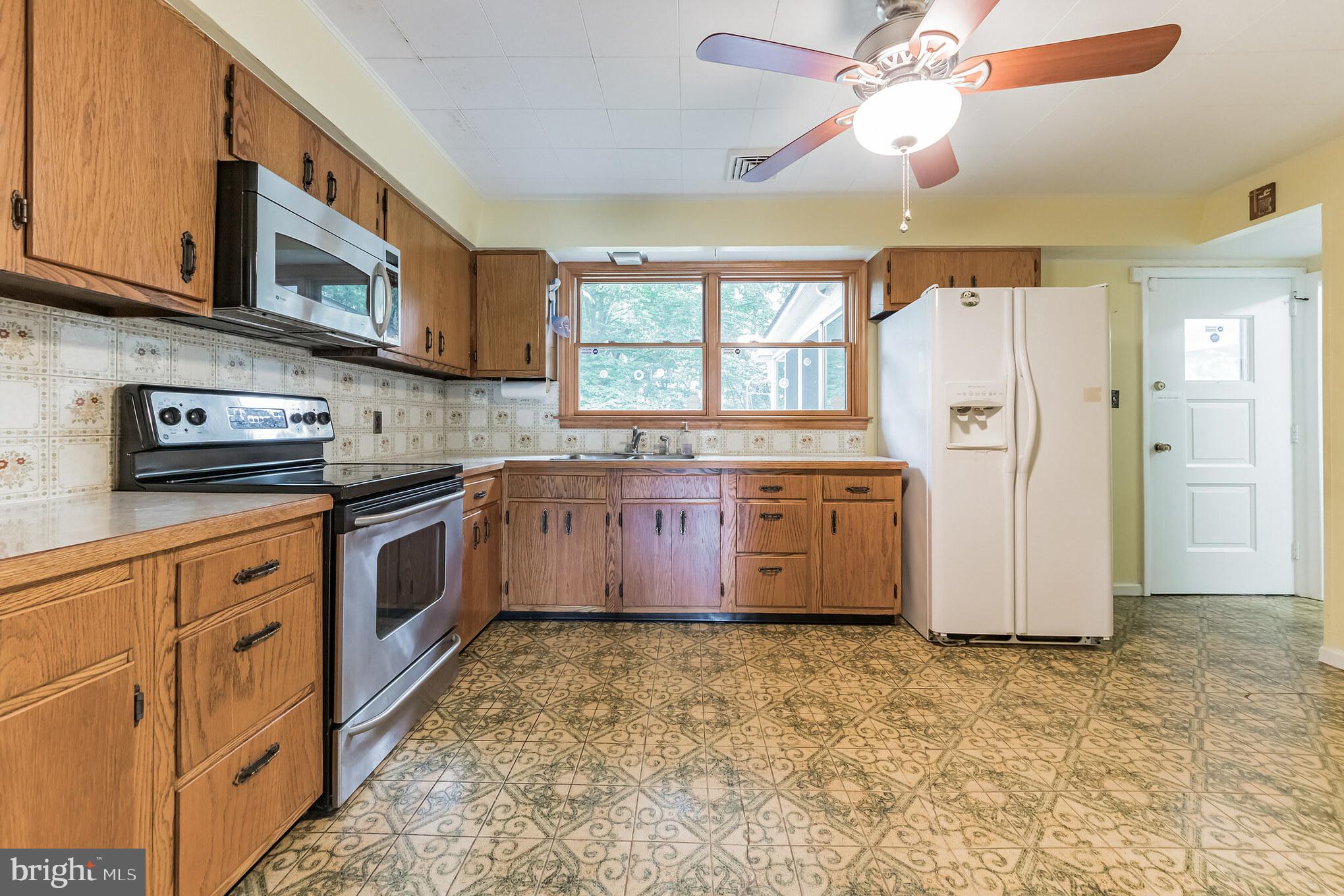 6910 Cliff Road Philadelphia, PA 19128 - Photo 8 of 31