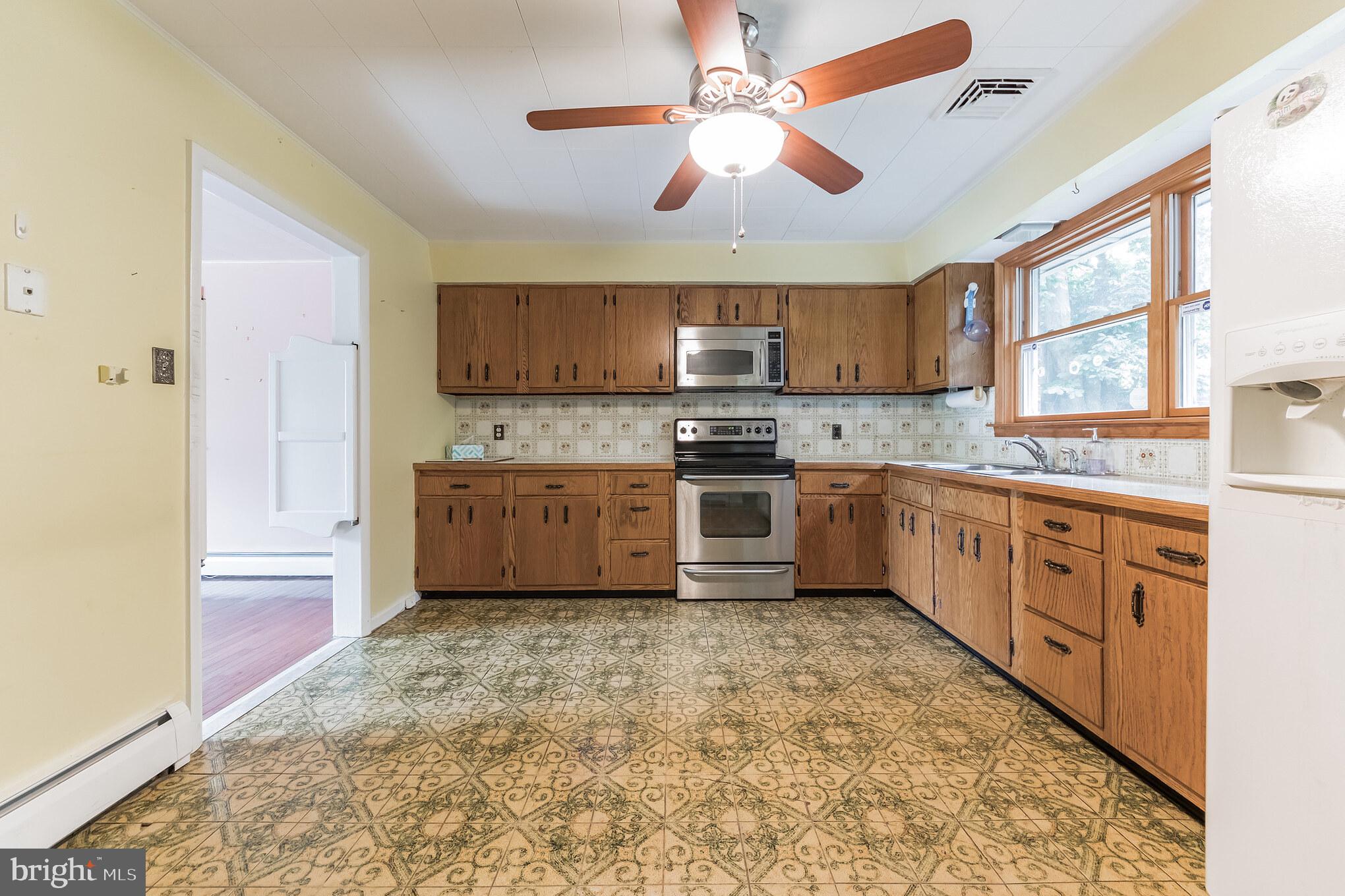 6910 Cliff Road Philadelphia, PA 19128 - Photo 9 of 31