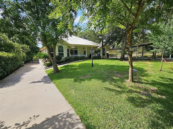 a view of a house with a backyard
