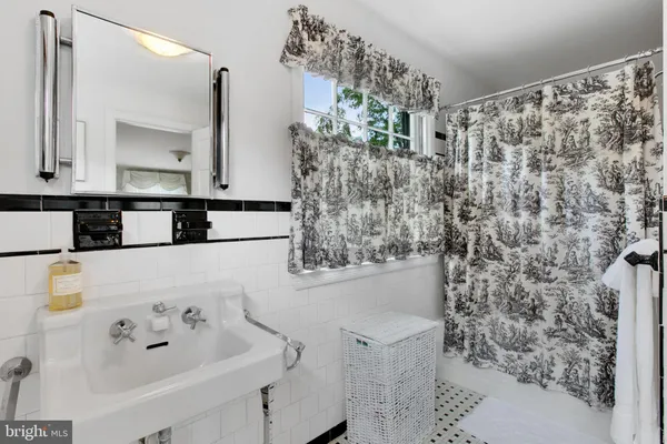 $3,995 | 5113 North Charles Street, Baltimore, MD 21210