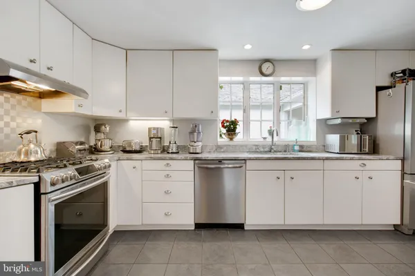 $3,995 | 5113 North Charles Street, Baltimore, MD 21210