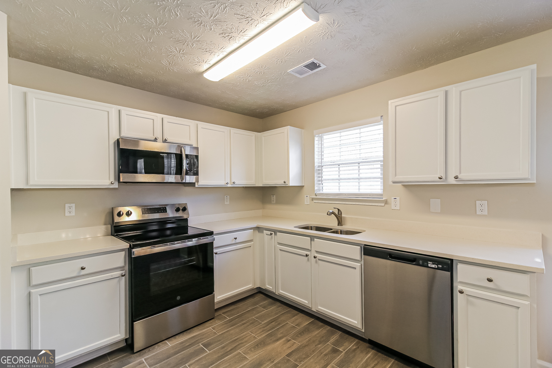 263 Millstone Drive Hampton, GA 30228 - Photo 5 of 17