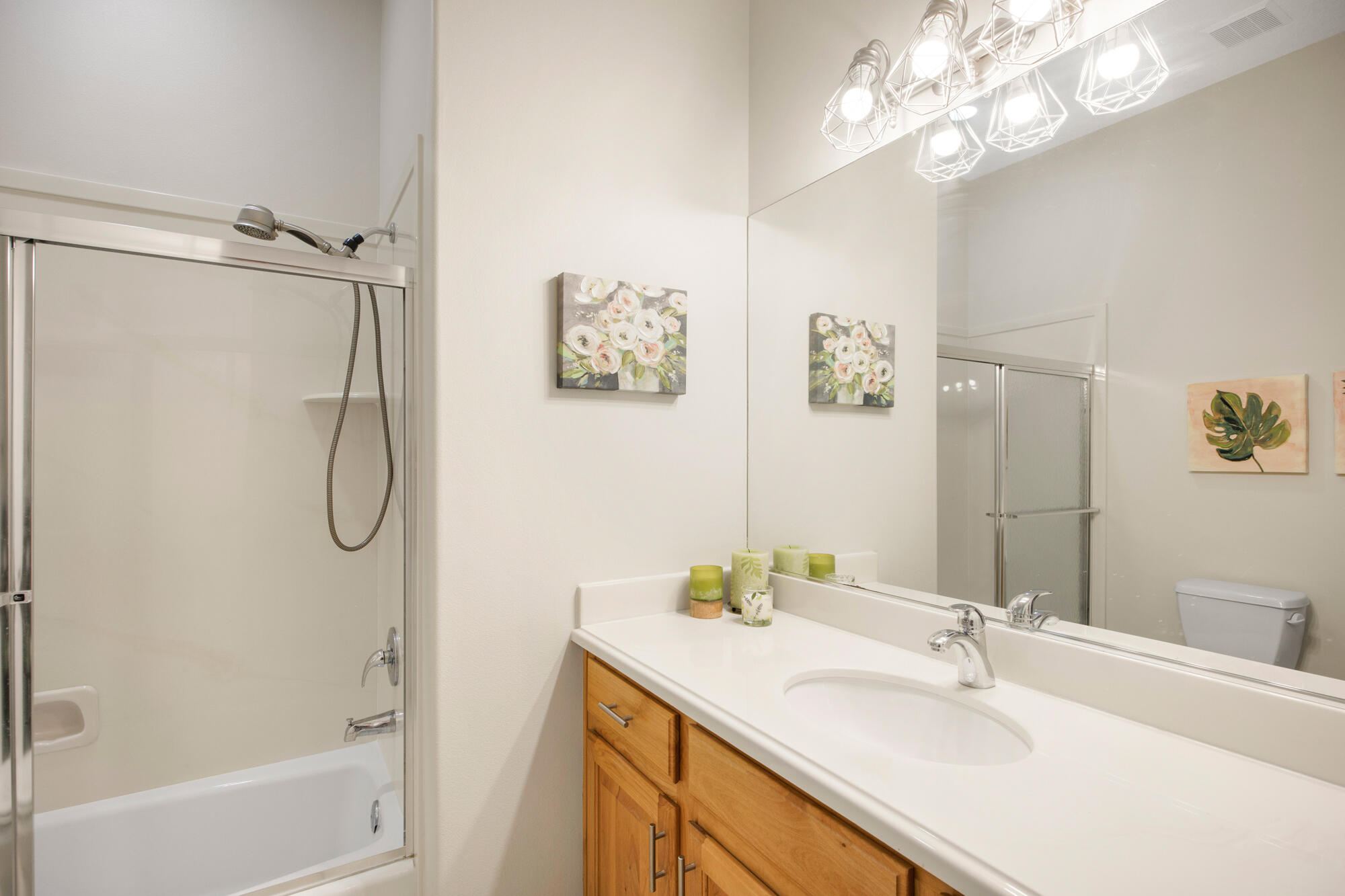 2581 West Desert Springs Road St. George, UT 84770 - Photo 29 of 45 Bathroom 2