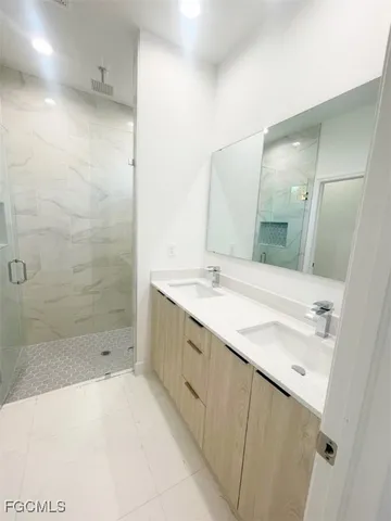 $359,900 | 8045 Oakleaf Circle, LaBelle, FL 33935