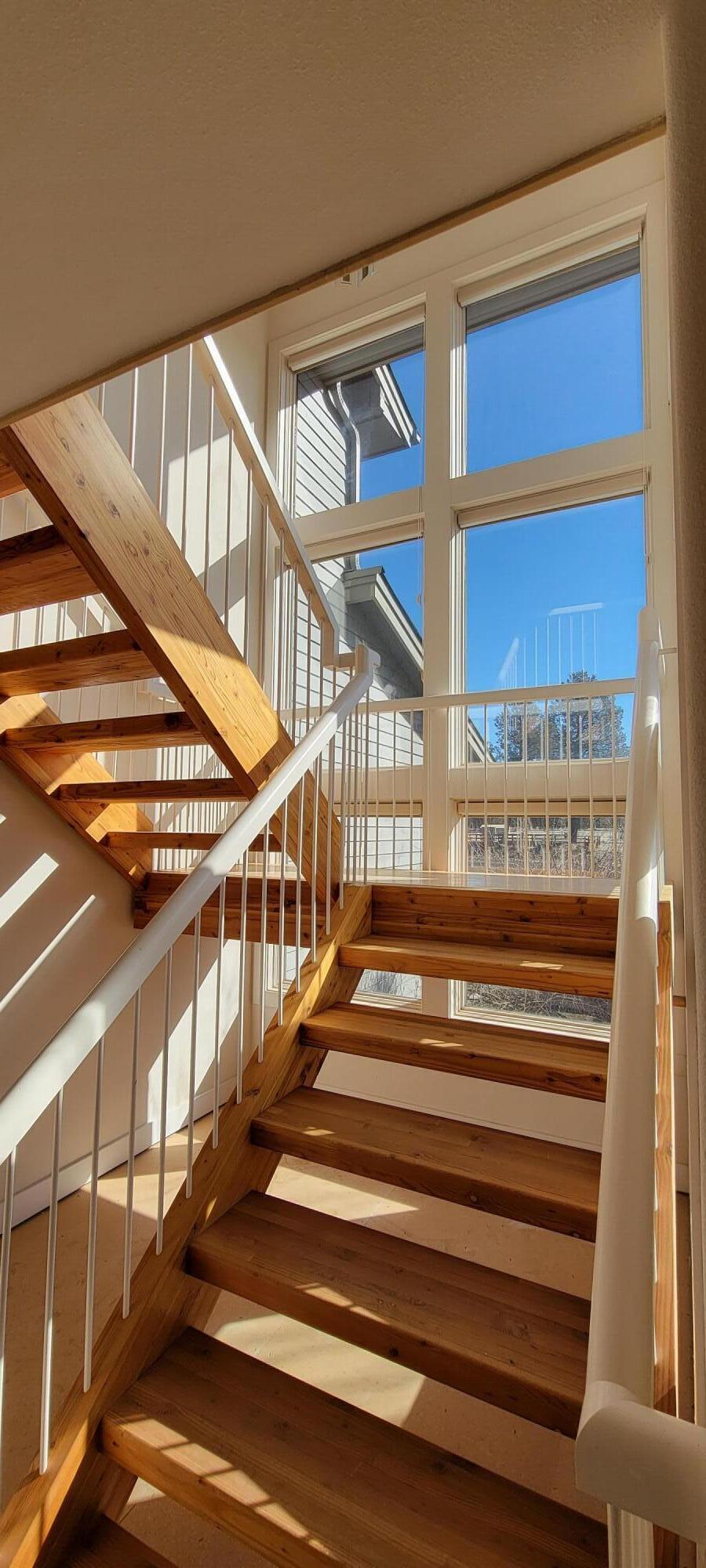 68290 George Cyrus Road Sisters, OR 97759 - Photo 27 of 52 Stairs