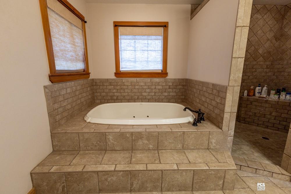8091 County Road 476B Bushnell, FL 33513 - Photo 25 of 67 a bathroom with a bathtub