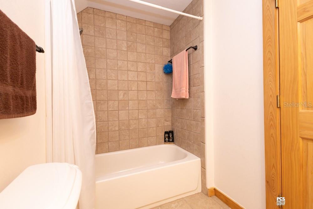 8091 County Road 476B Bushnell, FL 33513 - Photo 35 of 67 a bathroom with a bathtub and a shower