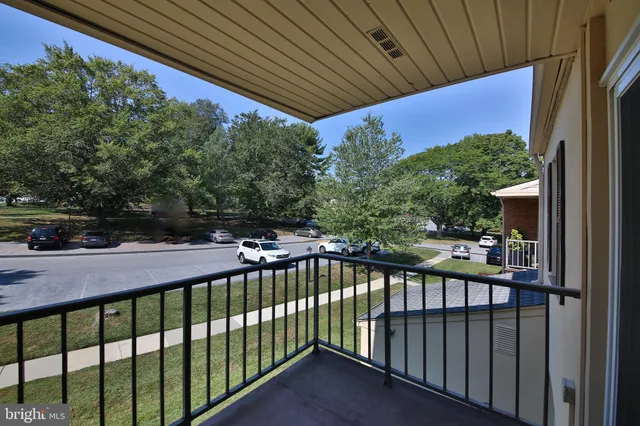 $289,999 | 463 Old Forge Crossing, Unit 463, Devon, PA 19333