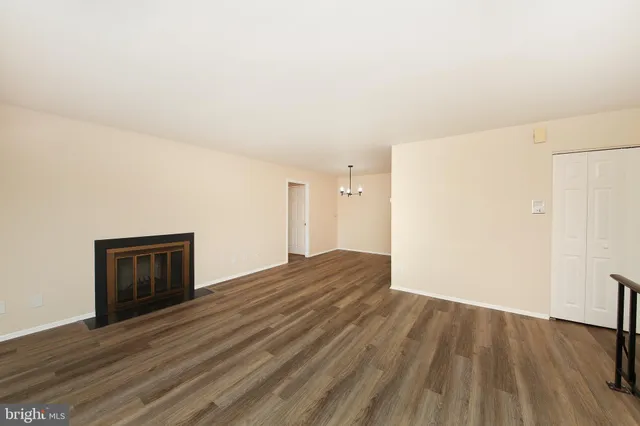 $289,999 | 463 Old Forge Crossing, Unit 463, Devon, PA 19333