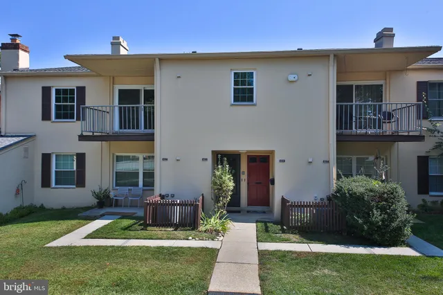 $289,999 | 463 Old Forge Crossing, Unit 463, Devon, PA 19333