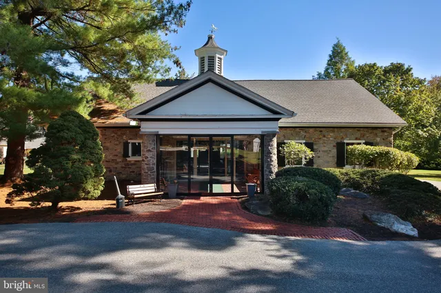 $289,999 | 463 Old Forge Crossing, Unit 463, Devon, PA 19333