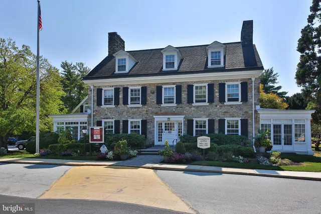 $289,999 | 463 Old Forge Crossing, Unit 463, Devon, PA 19333