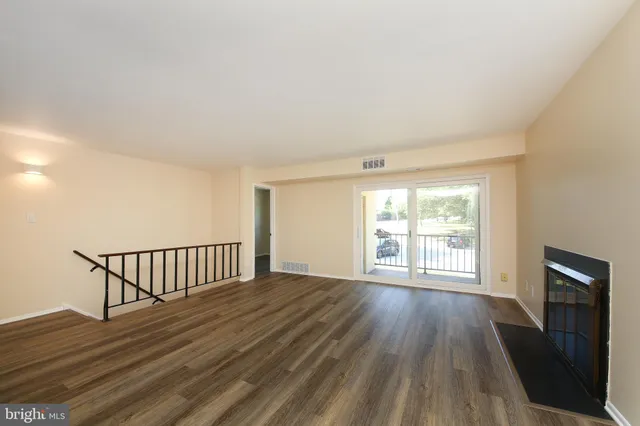 $289,999 | 463 Old Forge Crossing, Unit 463, Devon, PA 19333