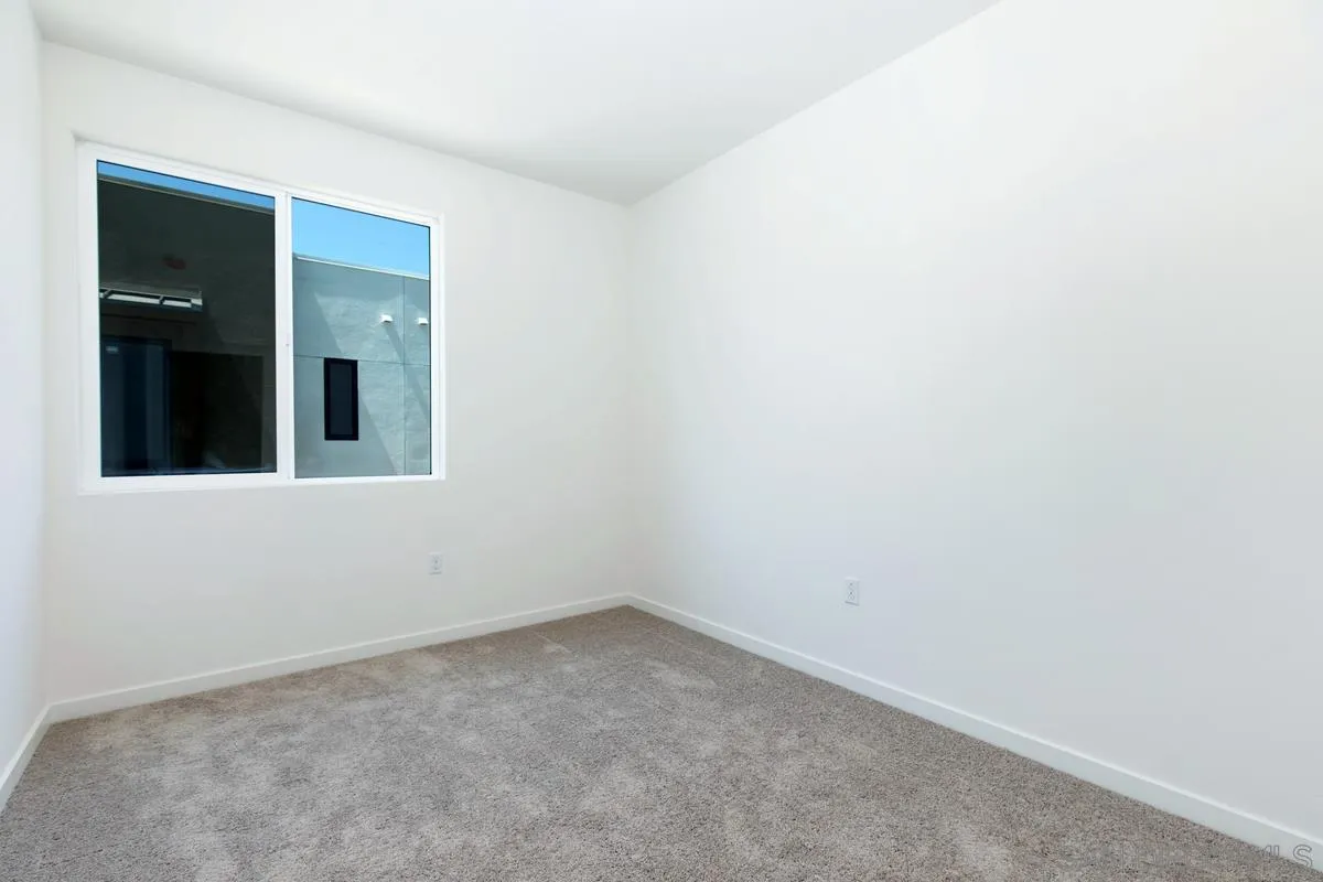 4049 Mission Inn Avenue Riverside, CA 92501 - Photo 29 of 53 an empty room with a window