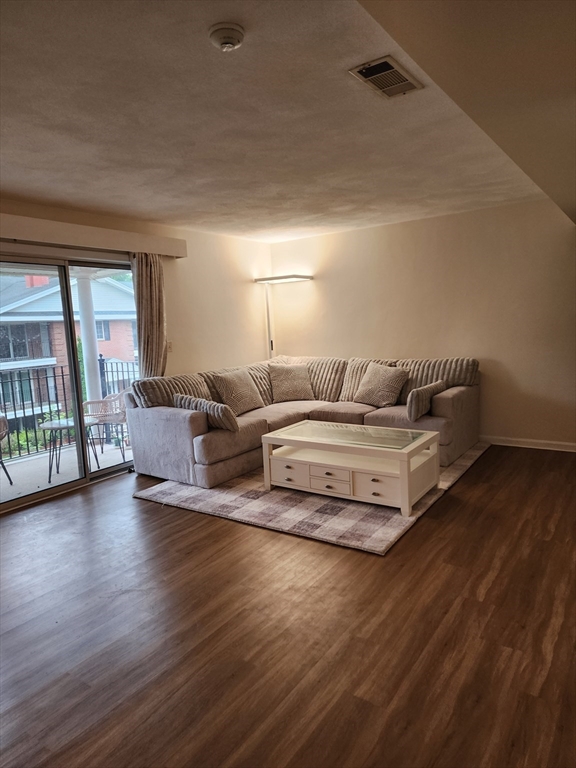 6 April Lane, Unit 33 Lexington, MA 02421 - Photo 3 of 12