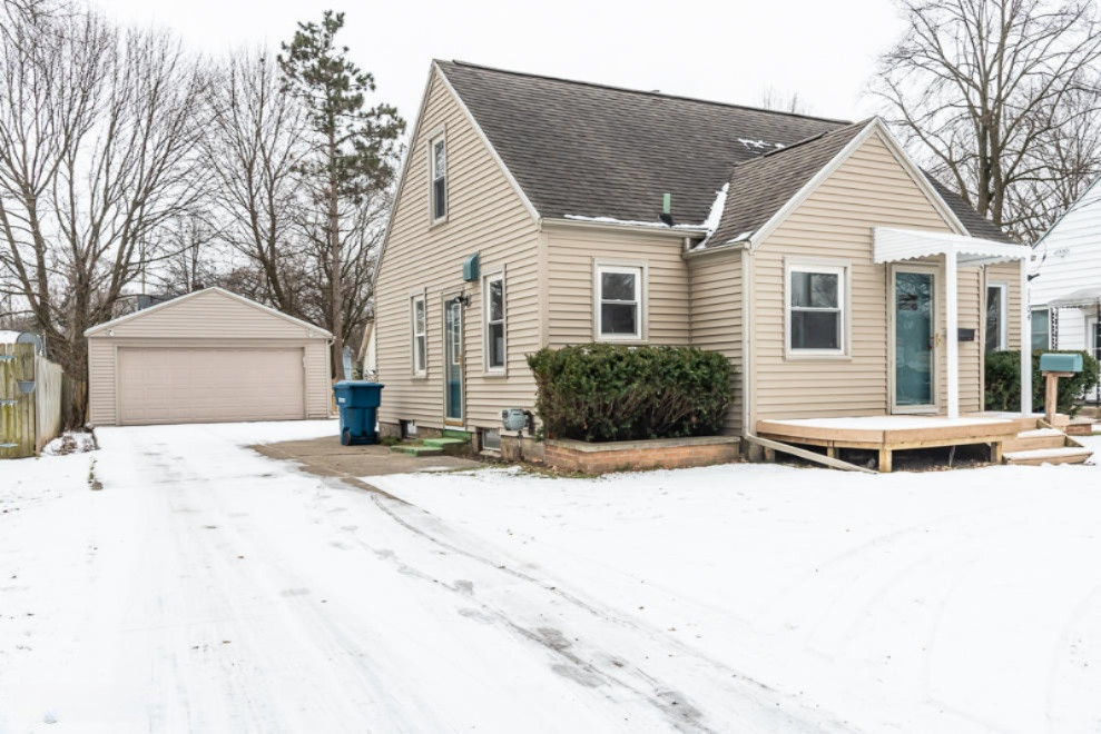 1104 Miller Road Kalamazoo, MI 49001 - Photo 3 of 31 DSC_0305