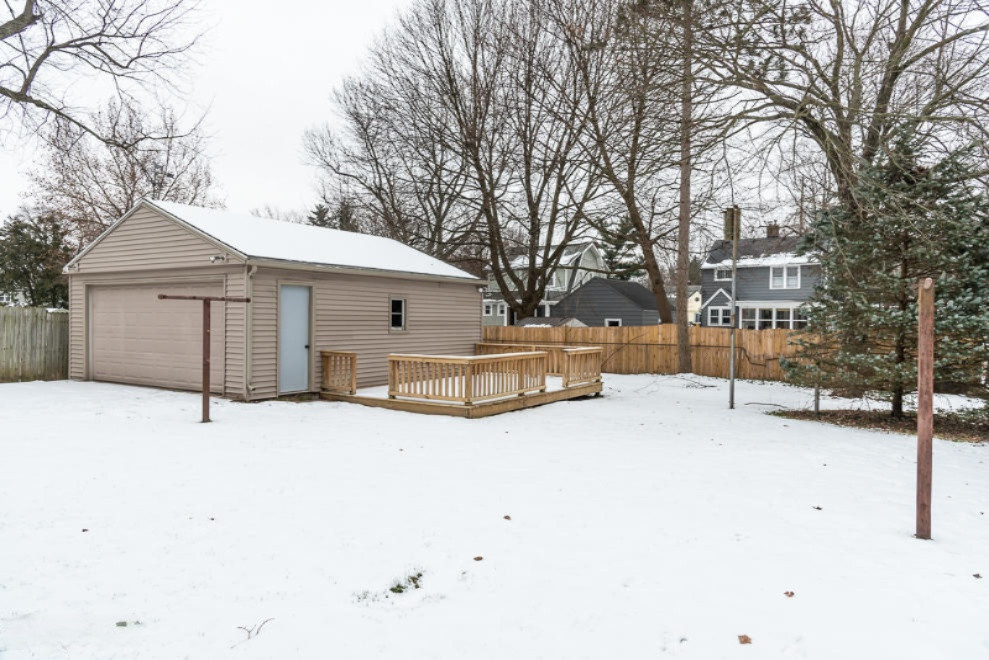 1104 Miller Road Kalamazoo, MI 49001 - Photo 5 of 31 DSC_0307